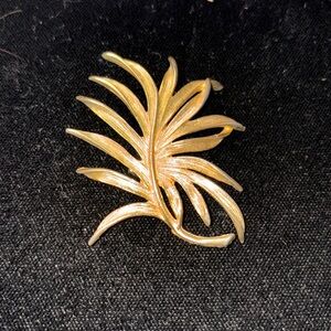 1950's Coro Abstract Leaf Brooch – Gold Tone, Textured Finish – Estate Find
